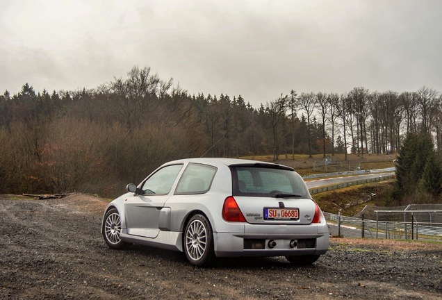 Renault Clio V6