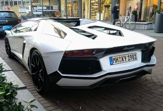 Lamborghini Aventador LP700-4 Roadster