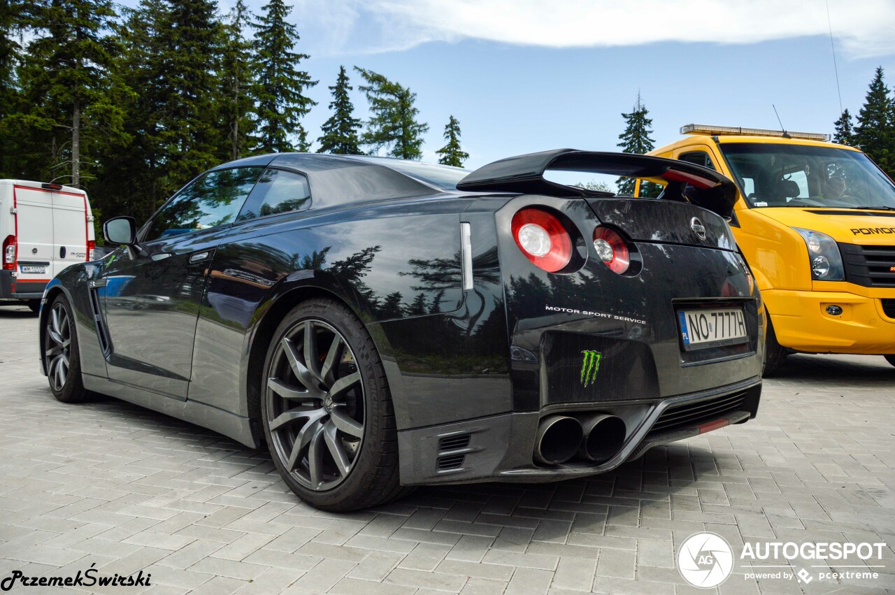 Nissan GT-R 2011