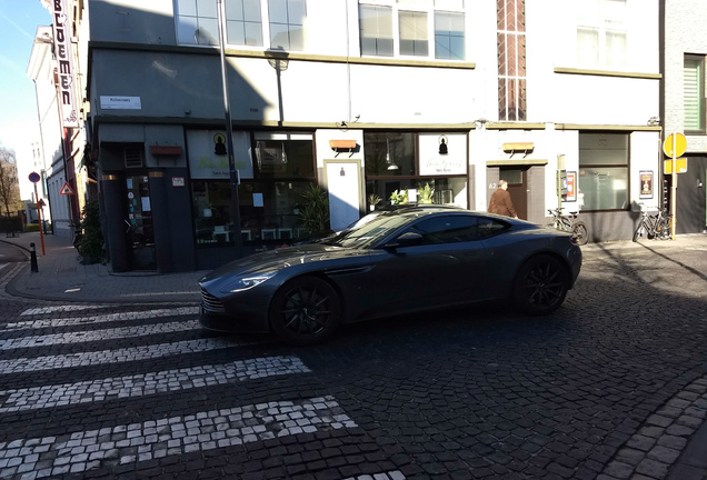 Aston Martin DB11