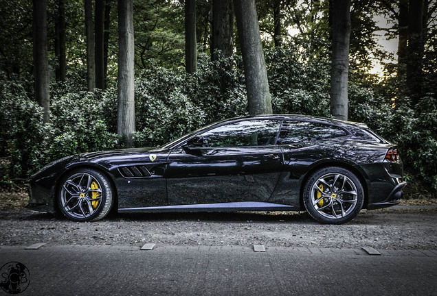 Ferrari GTC4Lusso T