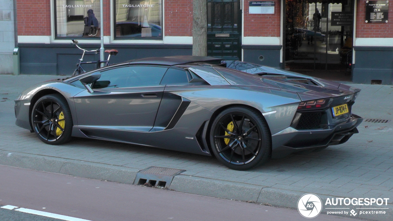 Lamborghini Aventador LP700-4 Roadster