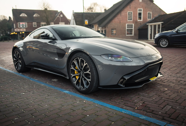 Aston Martin V8 Vantage 2018