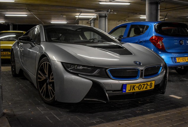 BMW i8