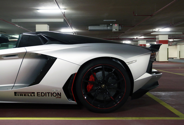 Lamborghini Aventador LP700-4 Roadster Pirelli Edition