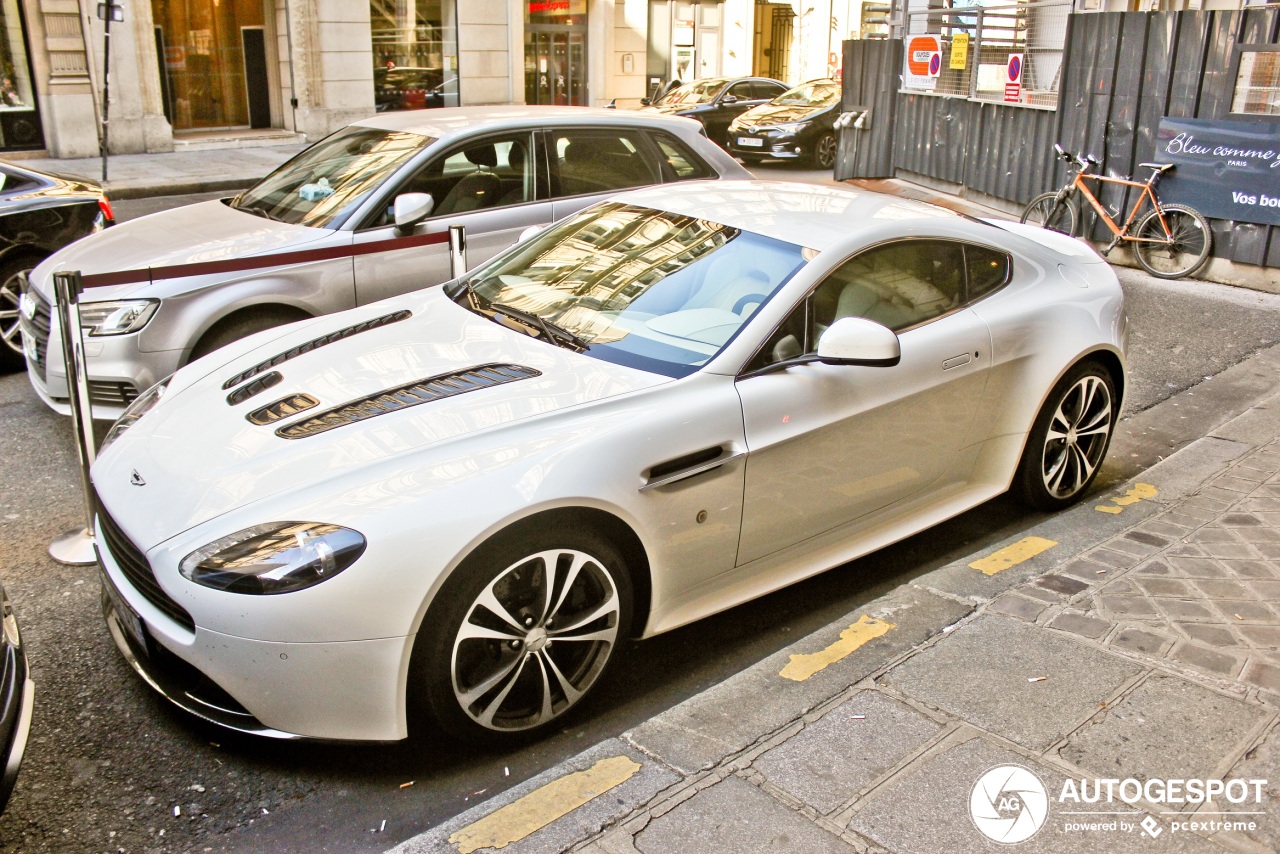 Aston Martin V12 Vantage