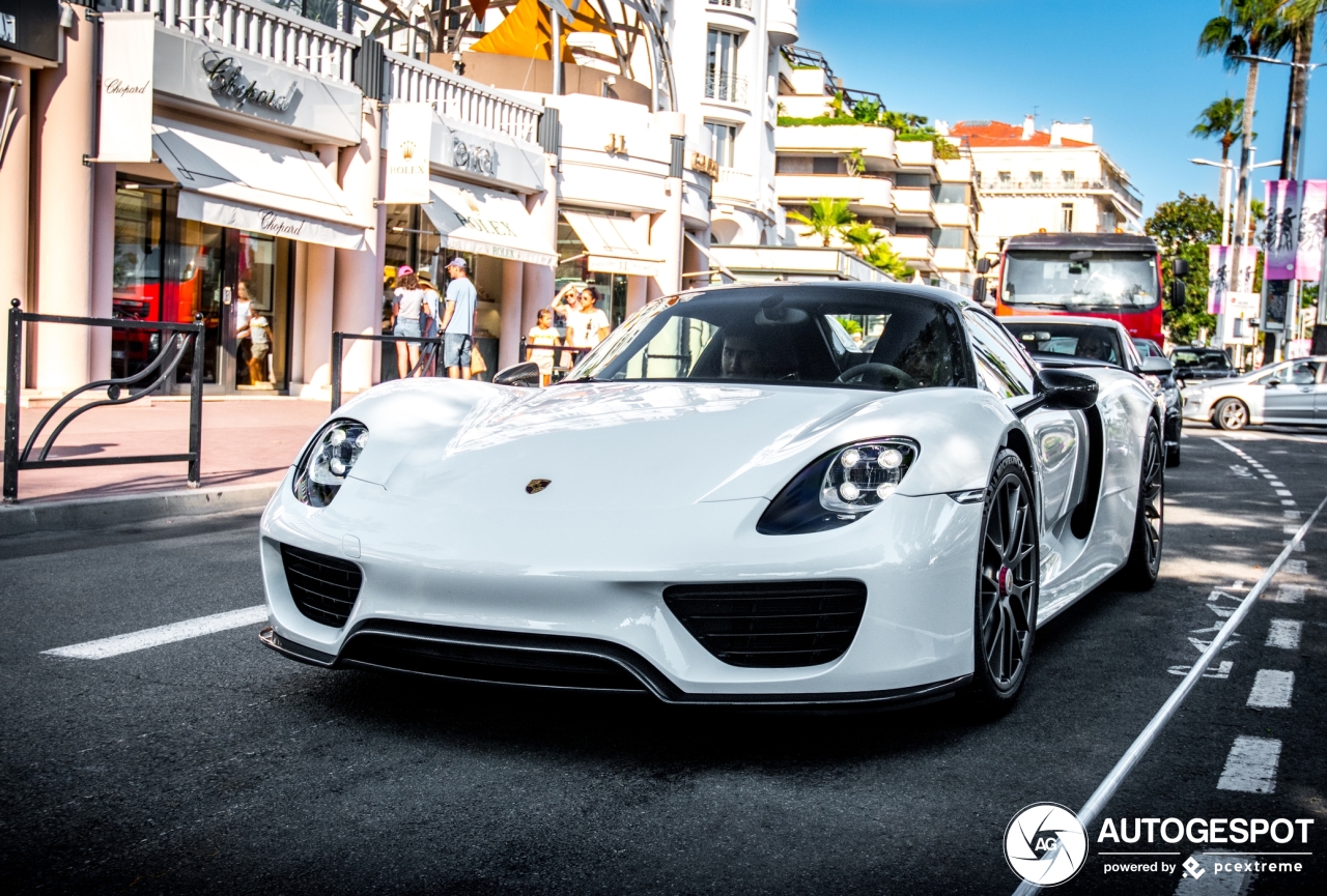 Porsche 918 Spyder Weissach Package