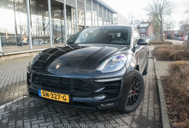 Porsche 95B Macan GTS