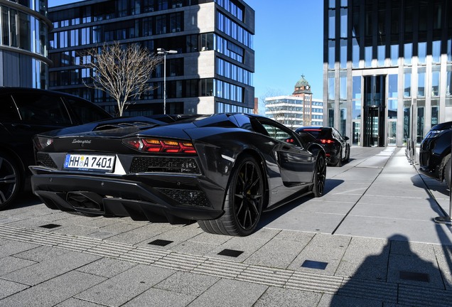 Lamborghini Aventador S LP740-4 Roadster