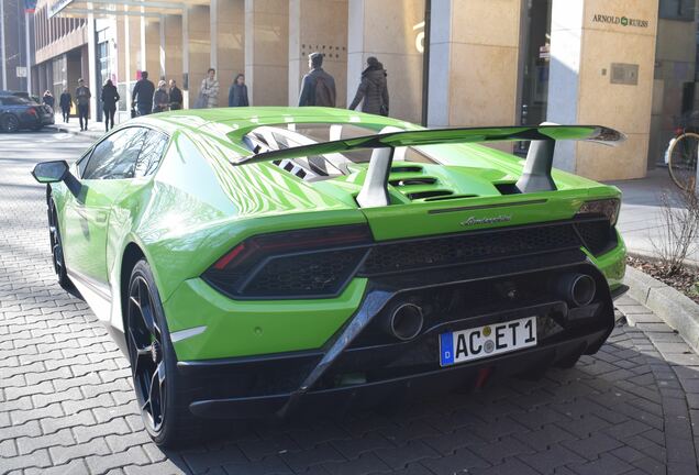 Lamborghini Huracán LP640-4 Performante