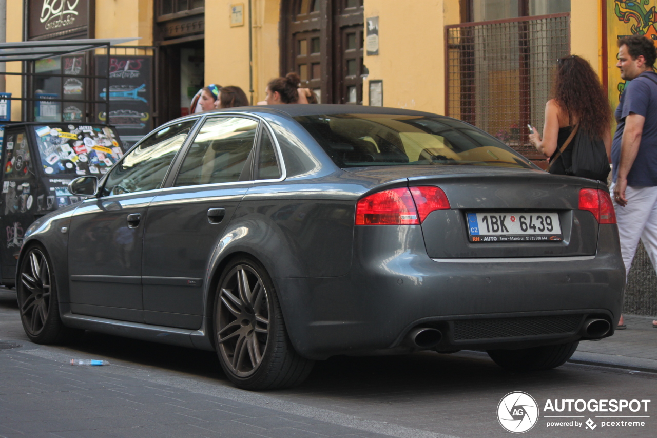 Audi RS4 Sedan