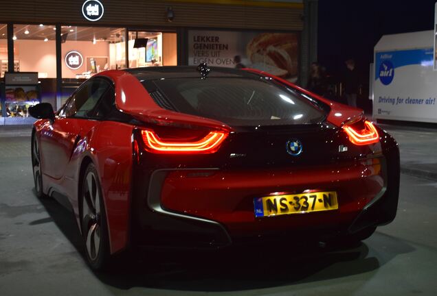 BMW i8 Protonic Red Edition