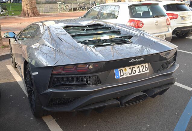 Lamborghini Aventador S LP740-4