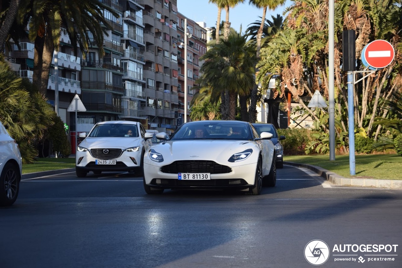 Aston Martin DB11 V8