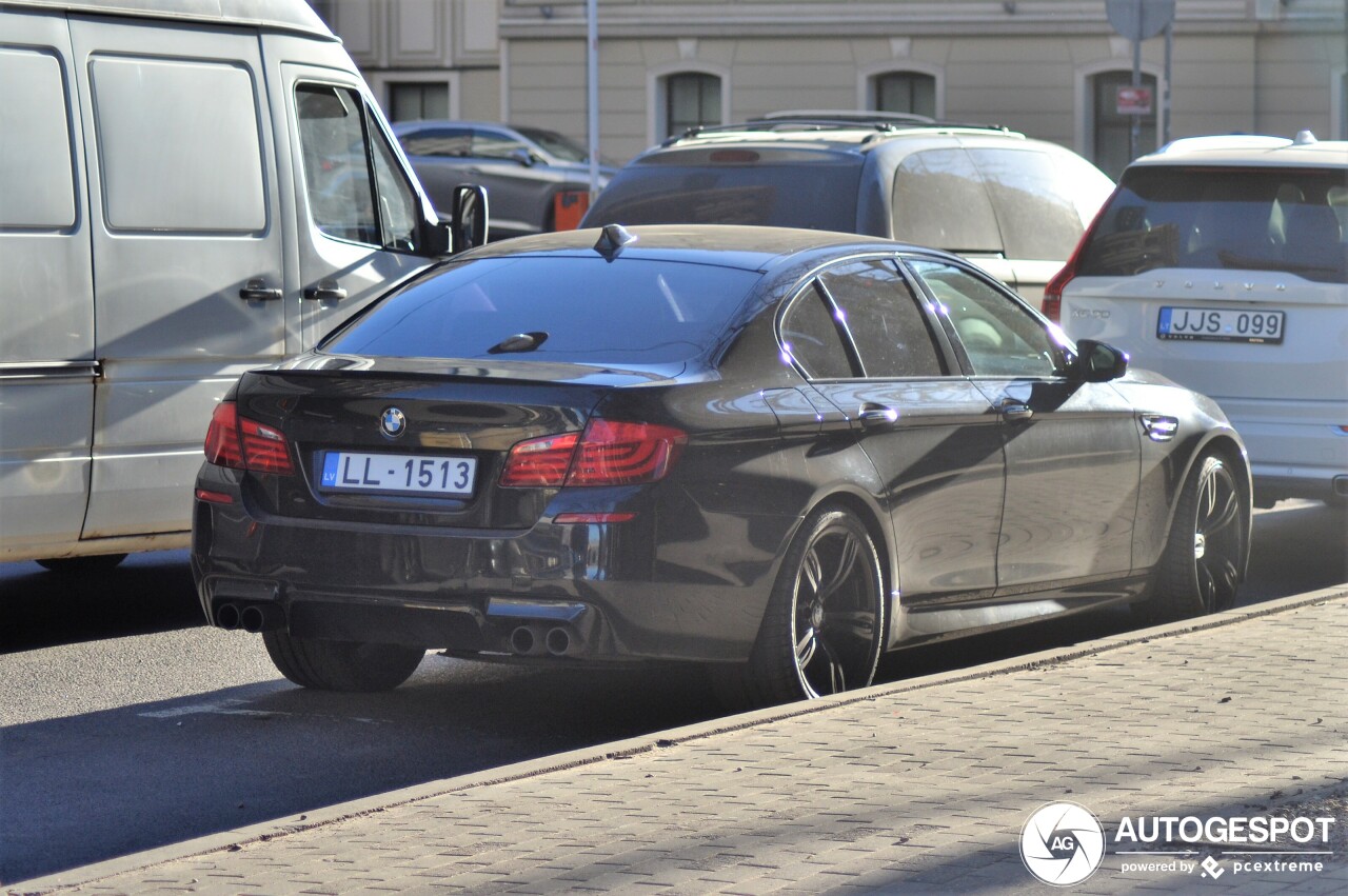 BMW M5 F10 2011