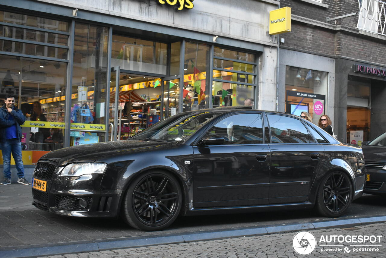 Audi RS4 Sedan