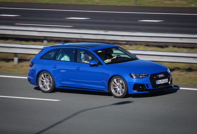 Audi RS4 Avant B9