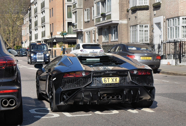 Lamborghini Aventador LP700-4