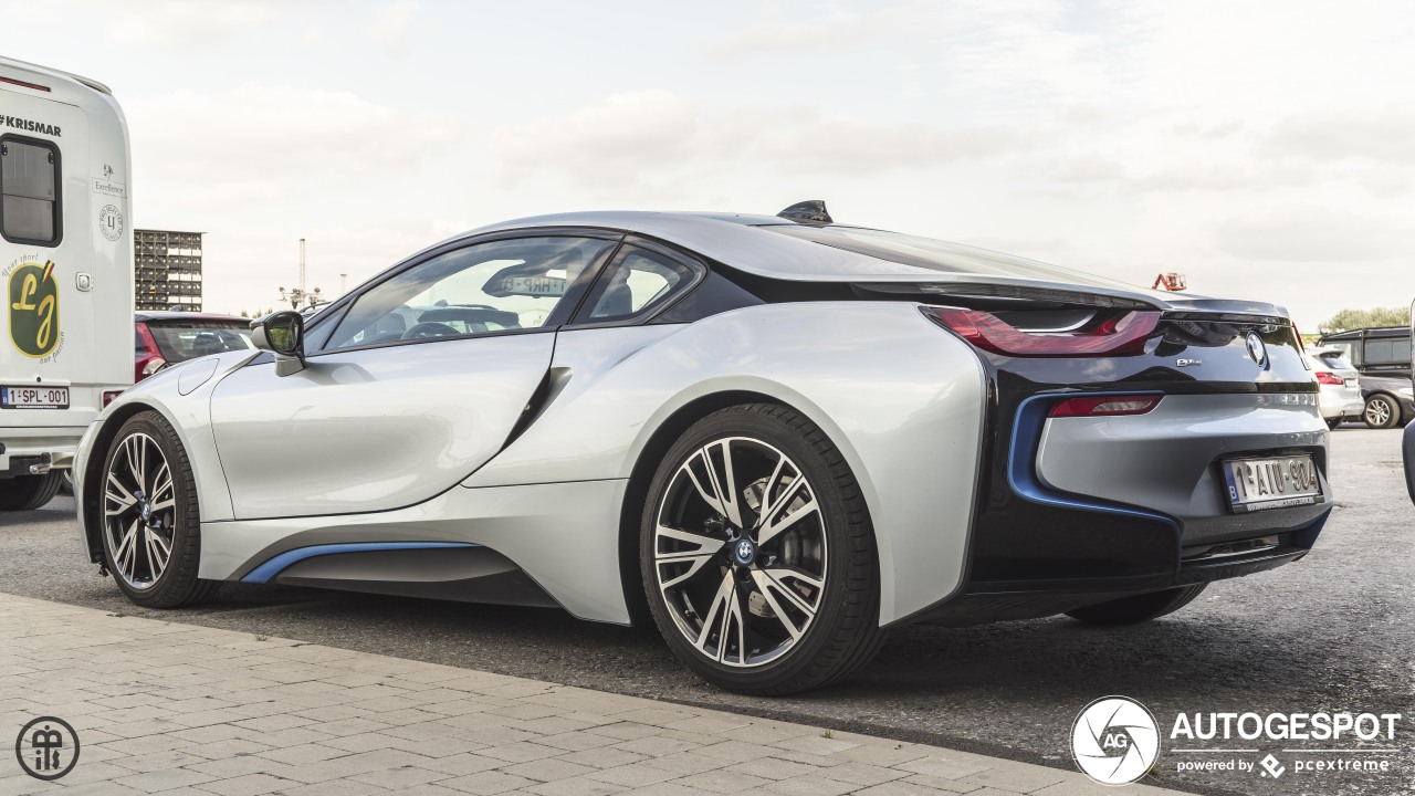 BMW i8