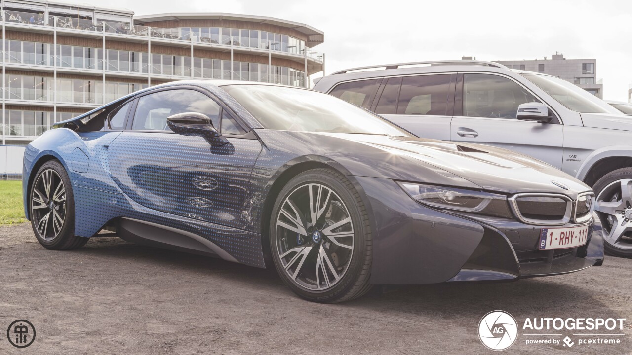 BMW i8 Crossfade