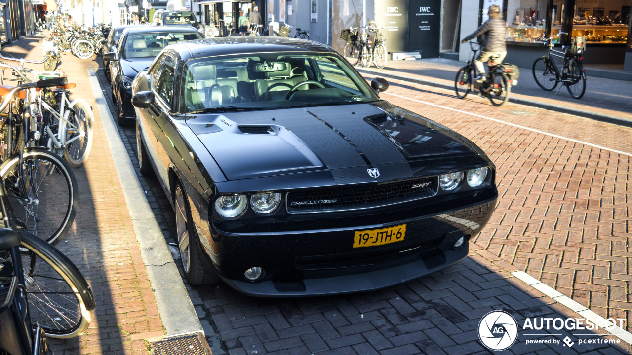 Dodge Challenger SRT-8