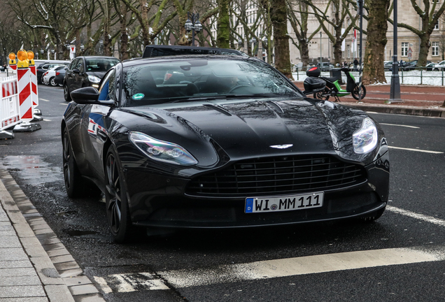 Aston Martin DB11