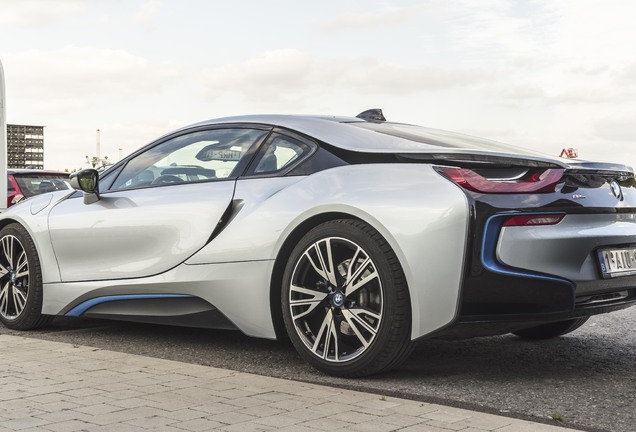 BMW i8