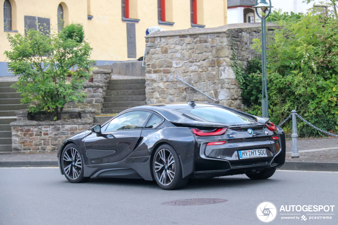 BMW i8