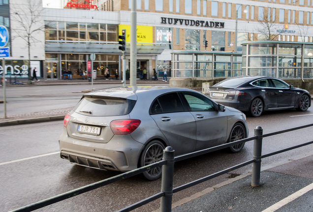 Mercedes-AMG A 45 W176 2015