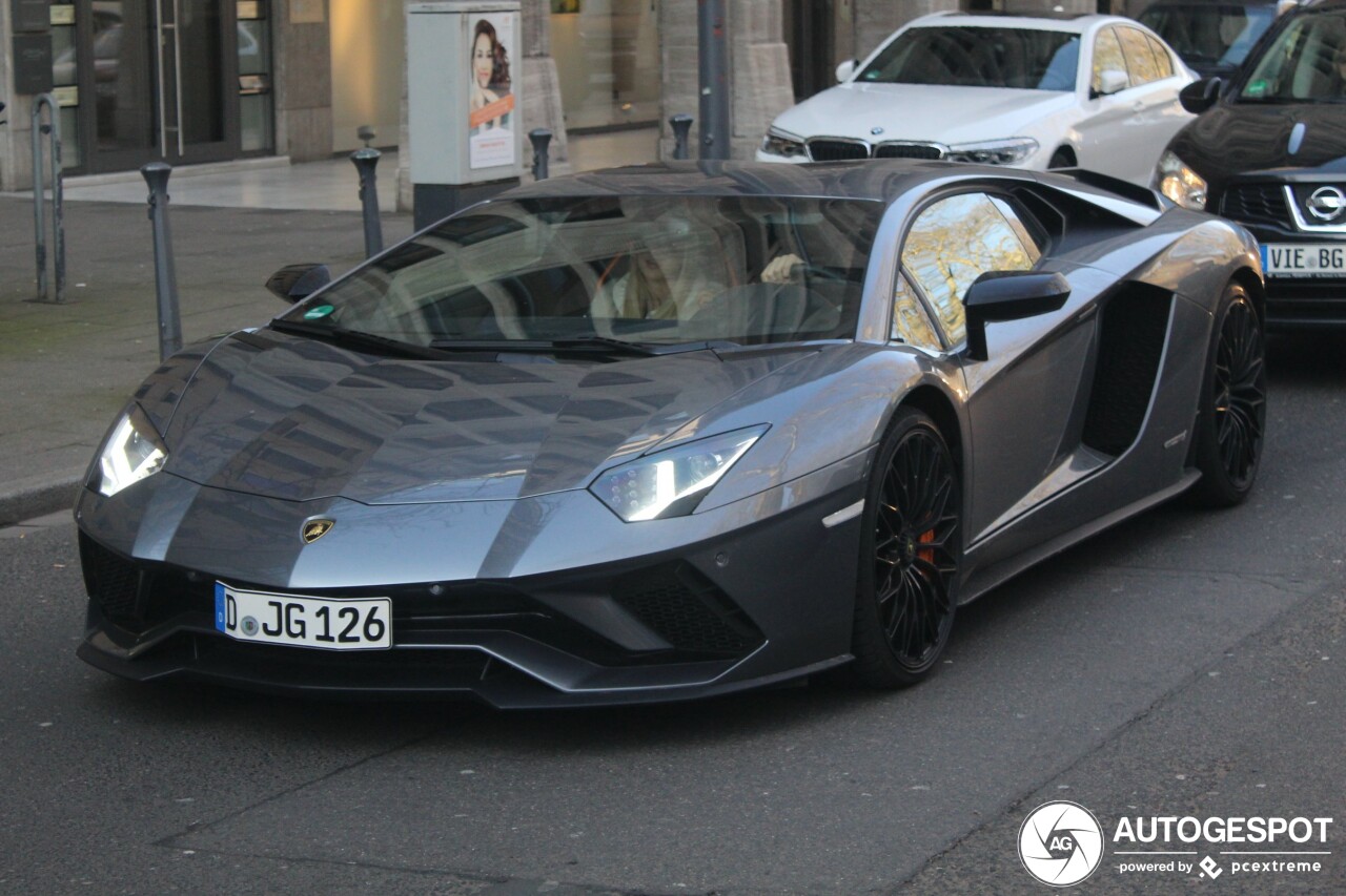 Lamborghini Aventador S LP740-4