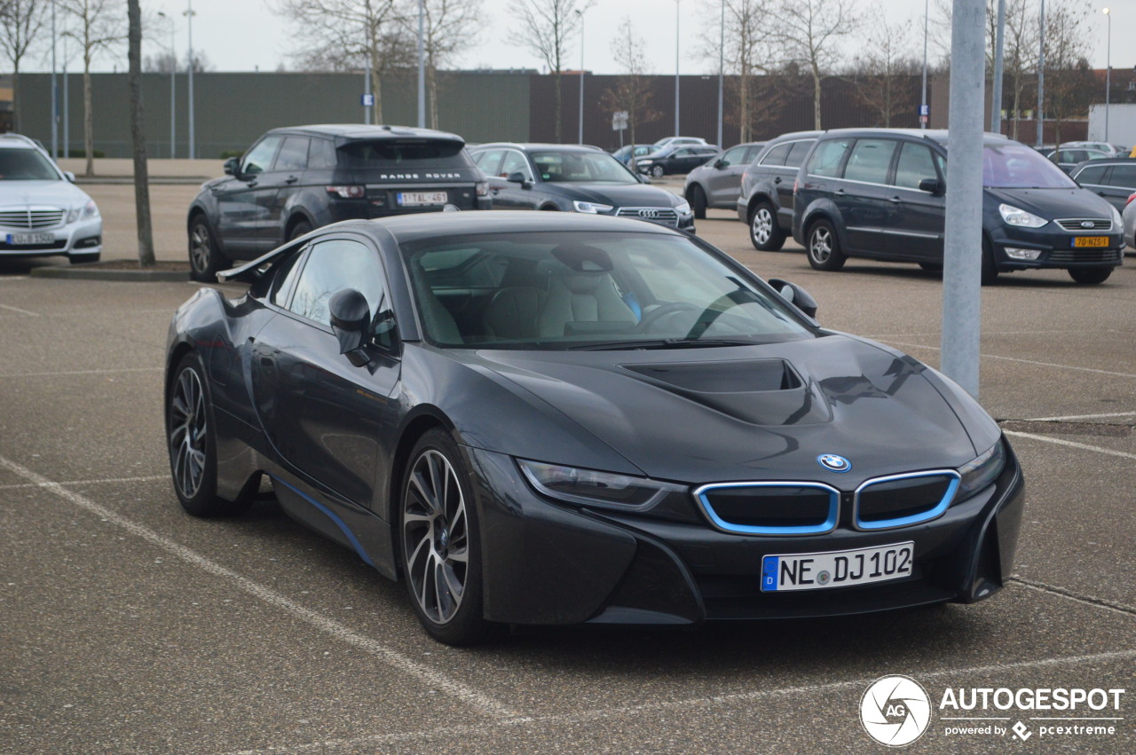 BMW i8