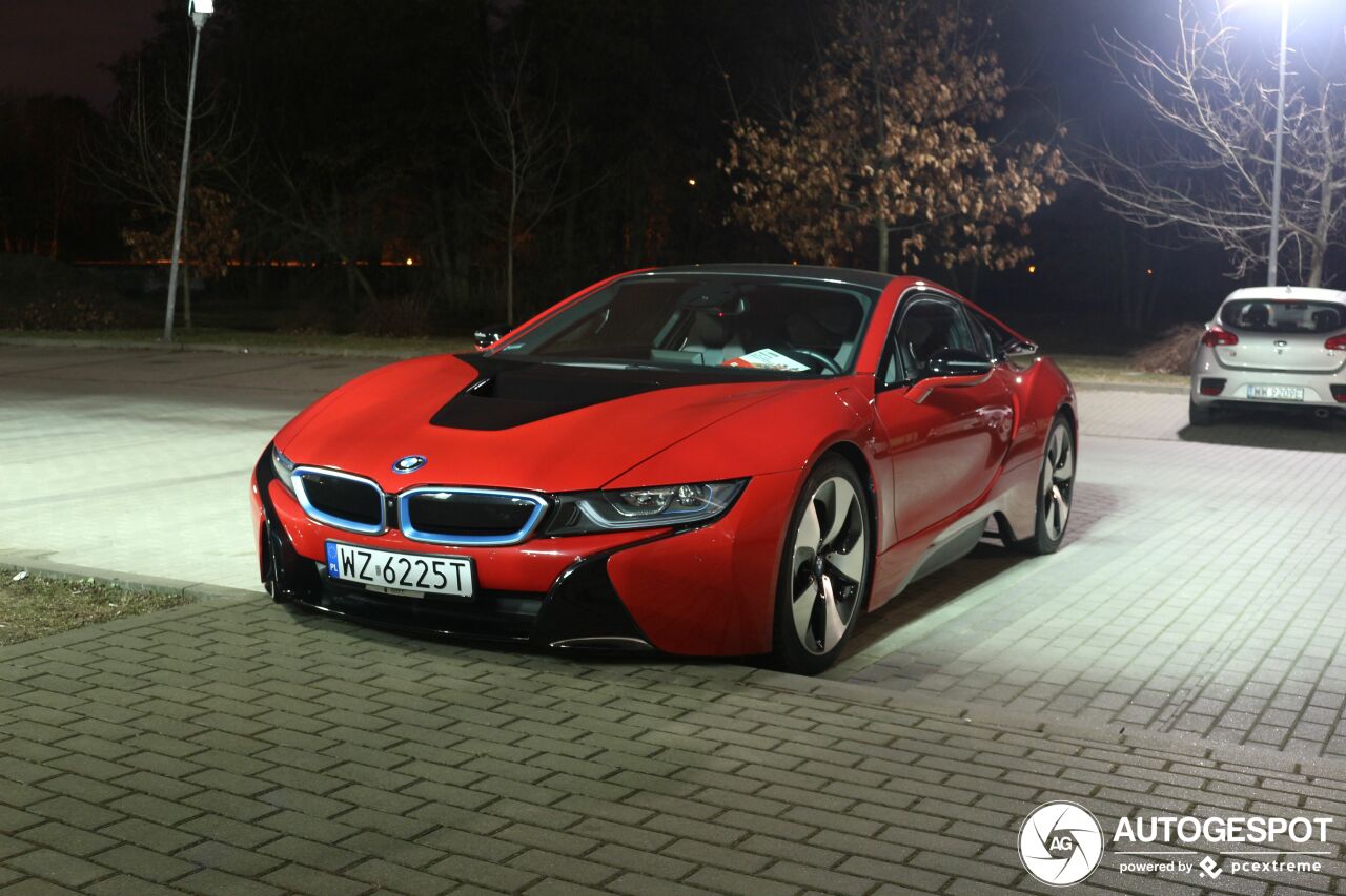 BMW i8 Protonic Red Edition