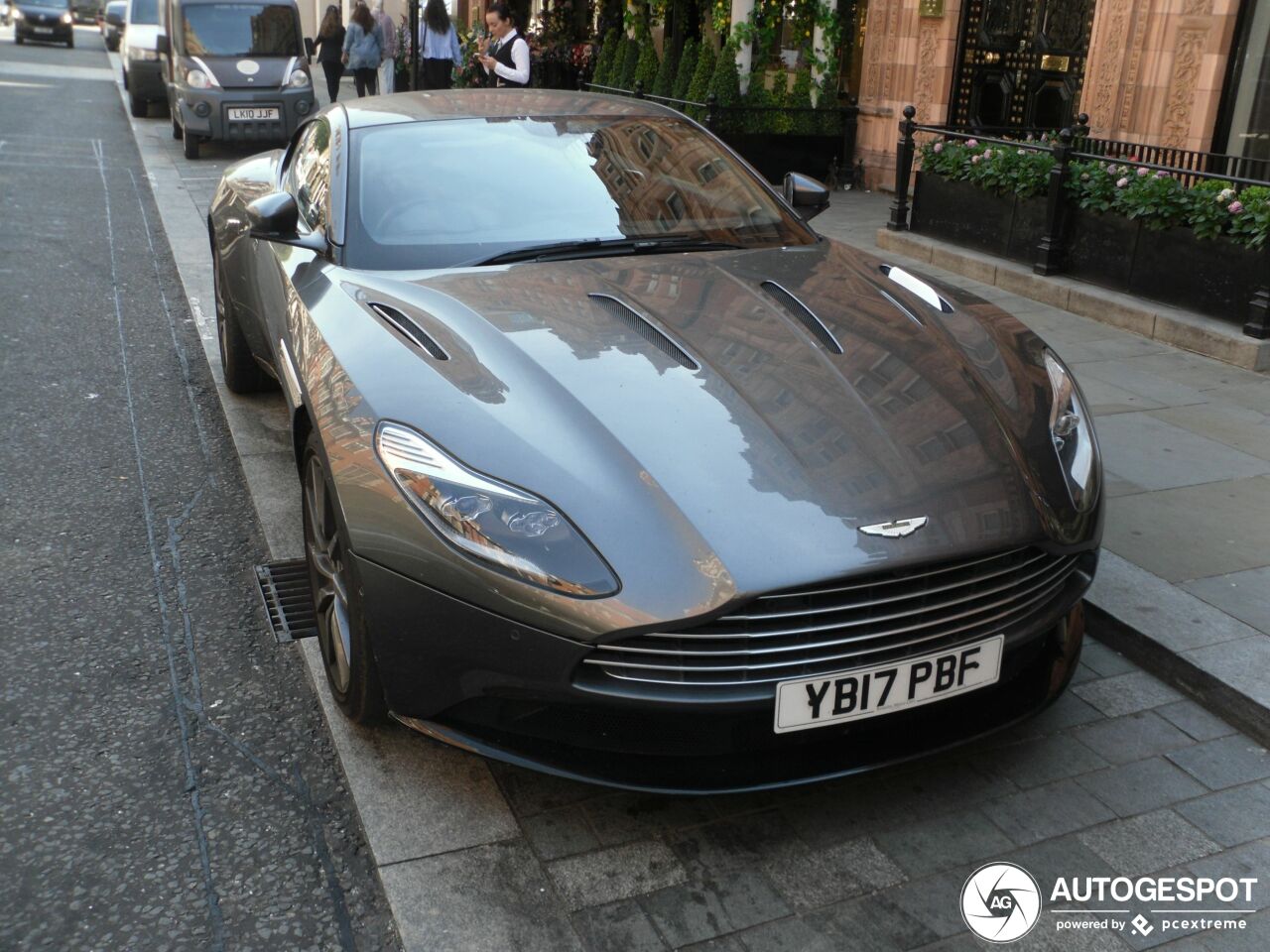 Aston Martin DB11