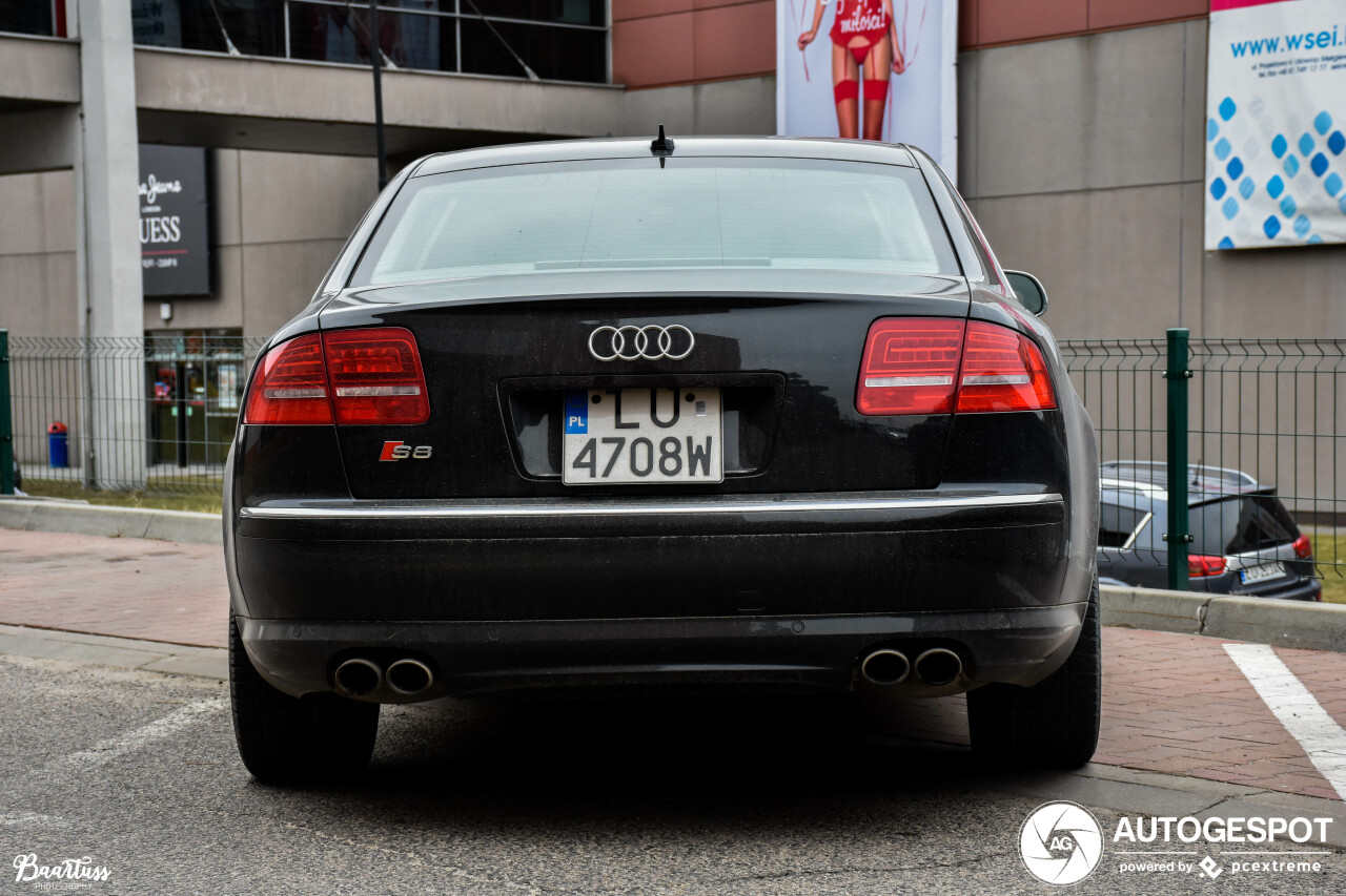 Audi S8 D3