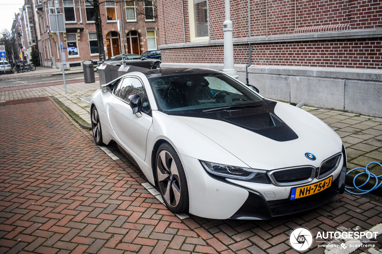 BMW i8