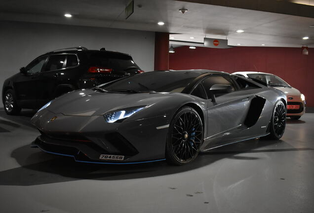 Lamborghini Aventador S LP740-4 Roadster