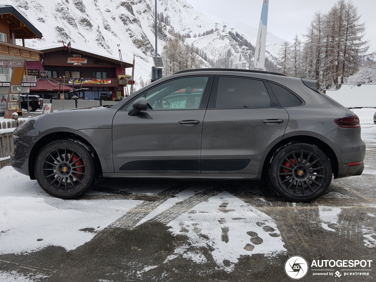 Porsche 95B Macan GTS