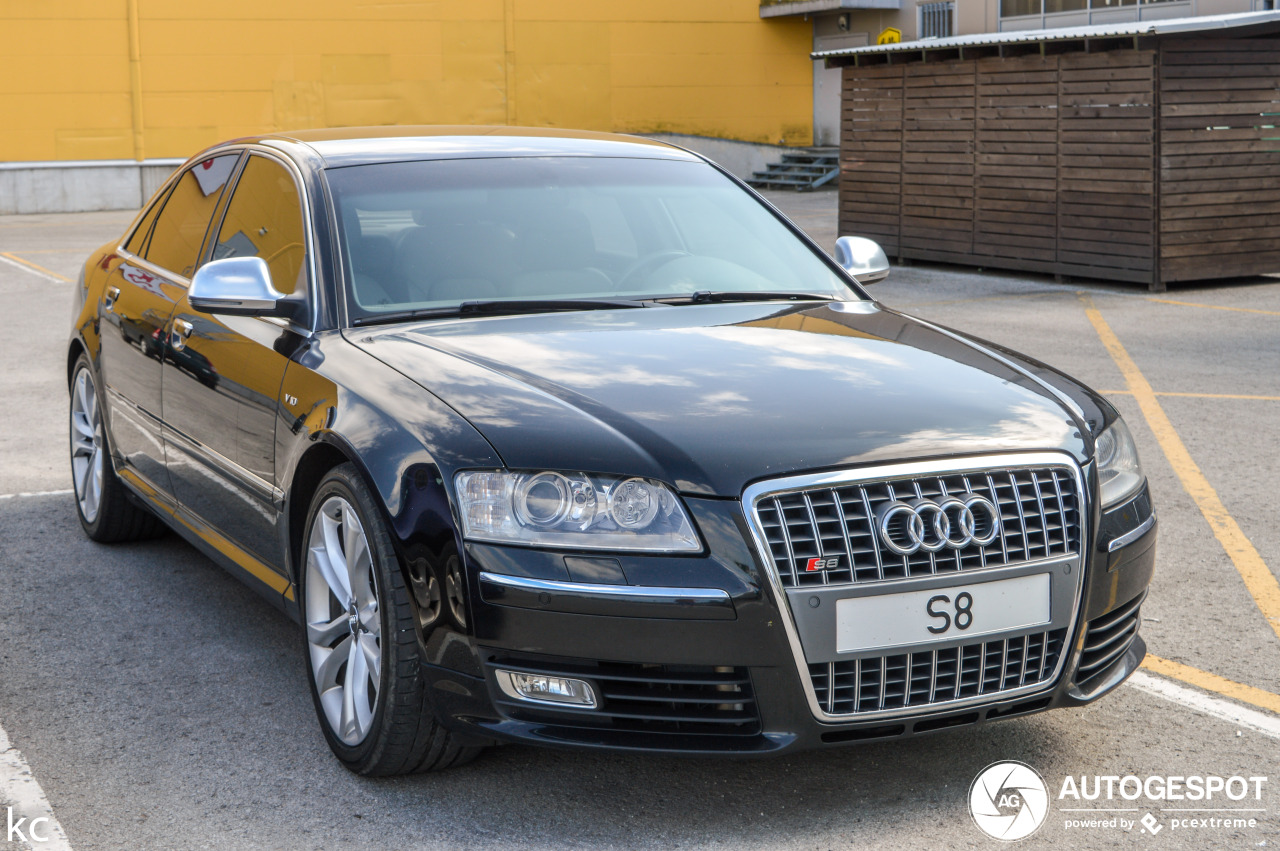 Audi S8 D3