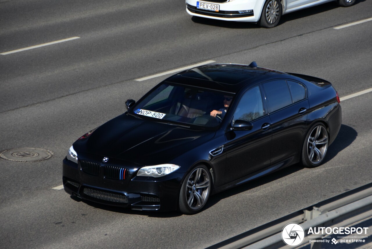 BMW M5 F10 2011