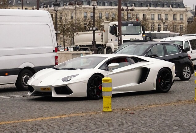 Lamborghini Aventador LP700-4