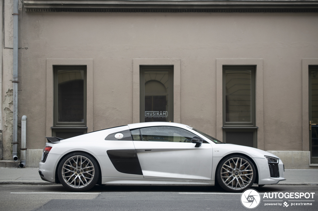 Audi R8 V10 Plus 2015