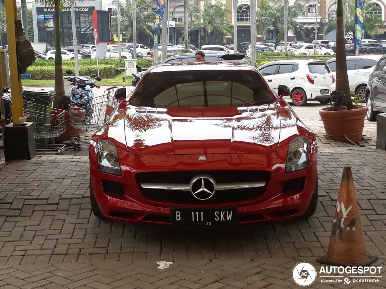 Mercedes-Benz SLS AMG