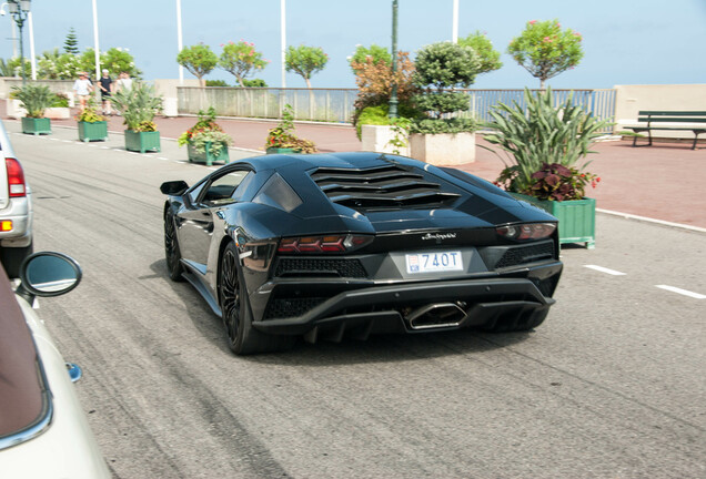 Lamborghini Aventador S LP740-4