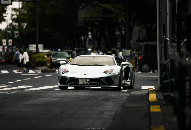 Lamborghini Aventador S LP740-4