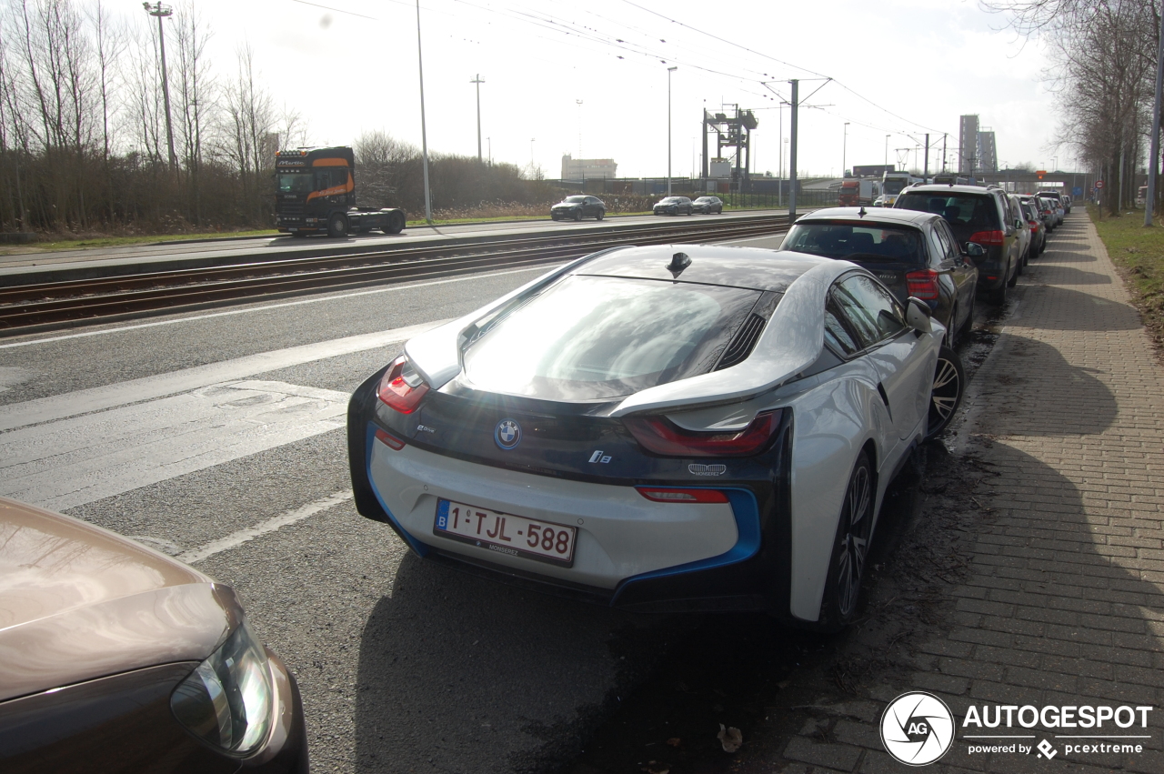 BMW i8