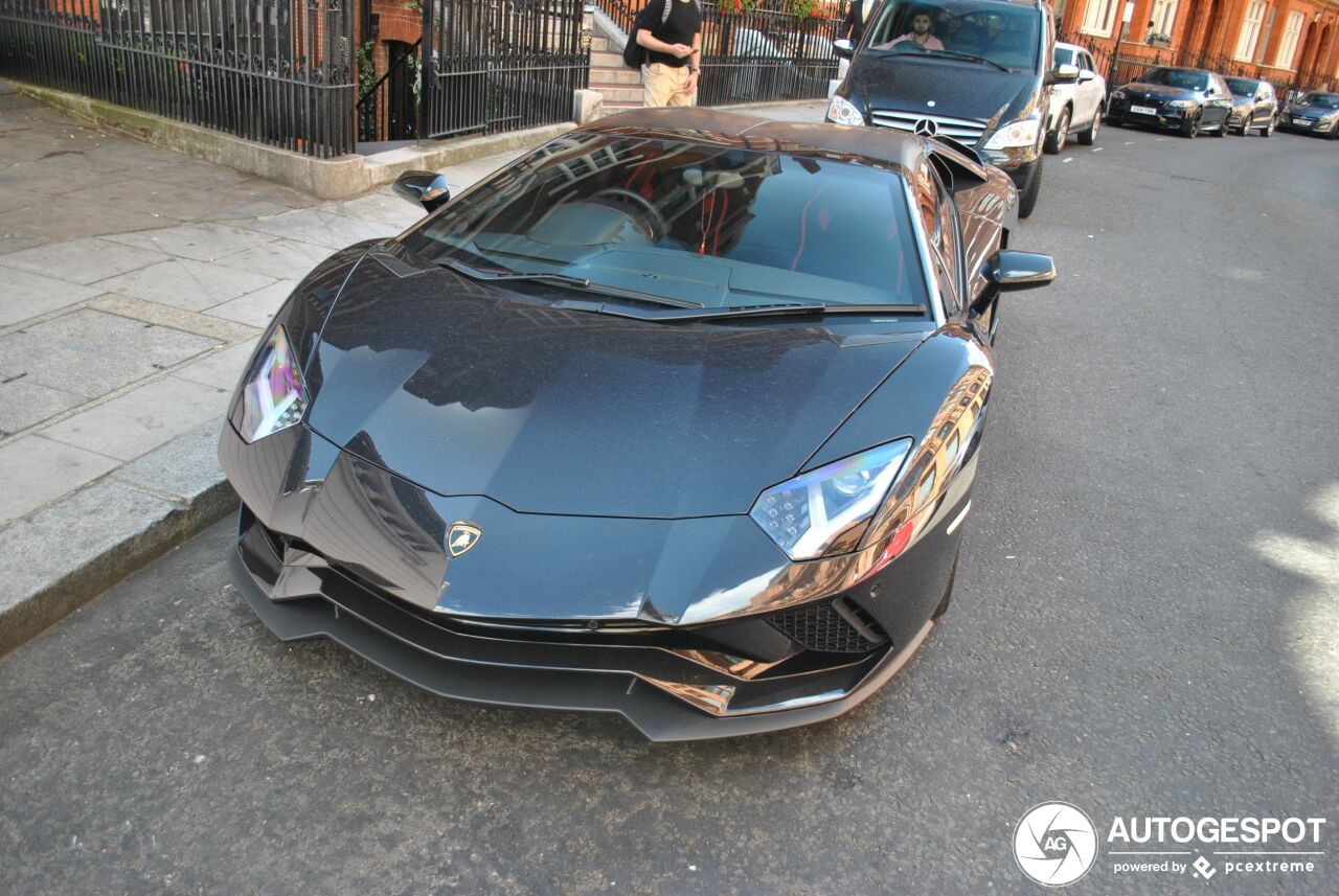 Lamborghini Aventador S LP740-4 Roadster