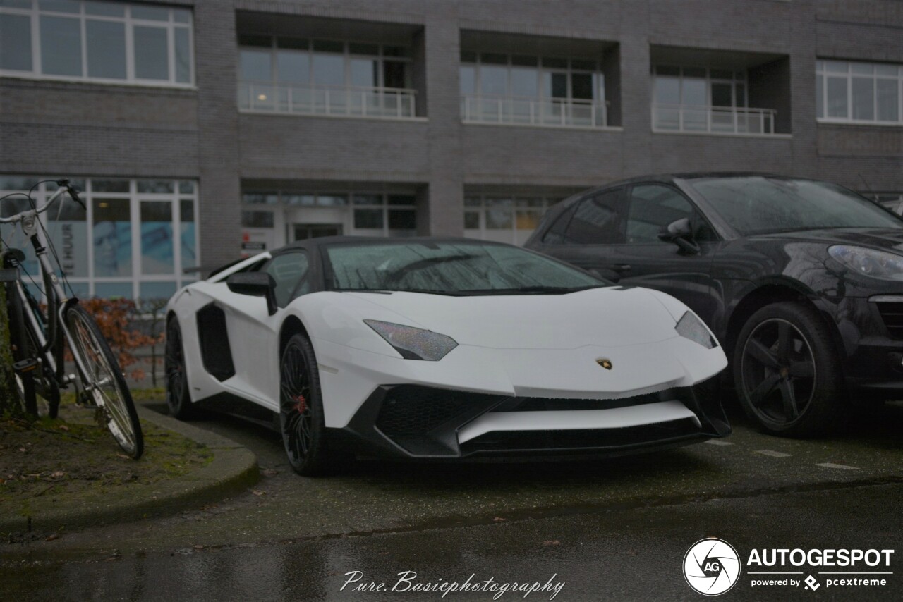 Lamborghini Aventador LP750-4 SuperVeloce Roadster