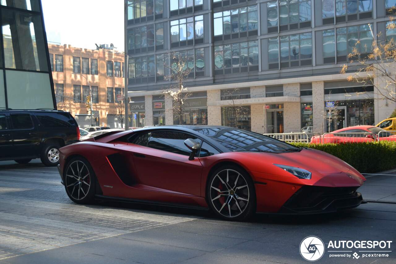 Lamborghini Aventador S LP740-4