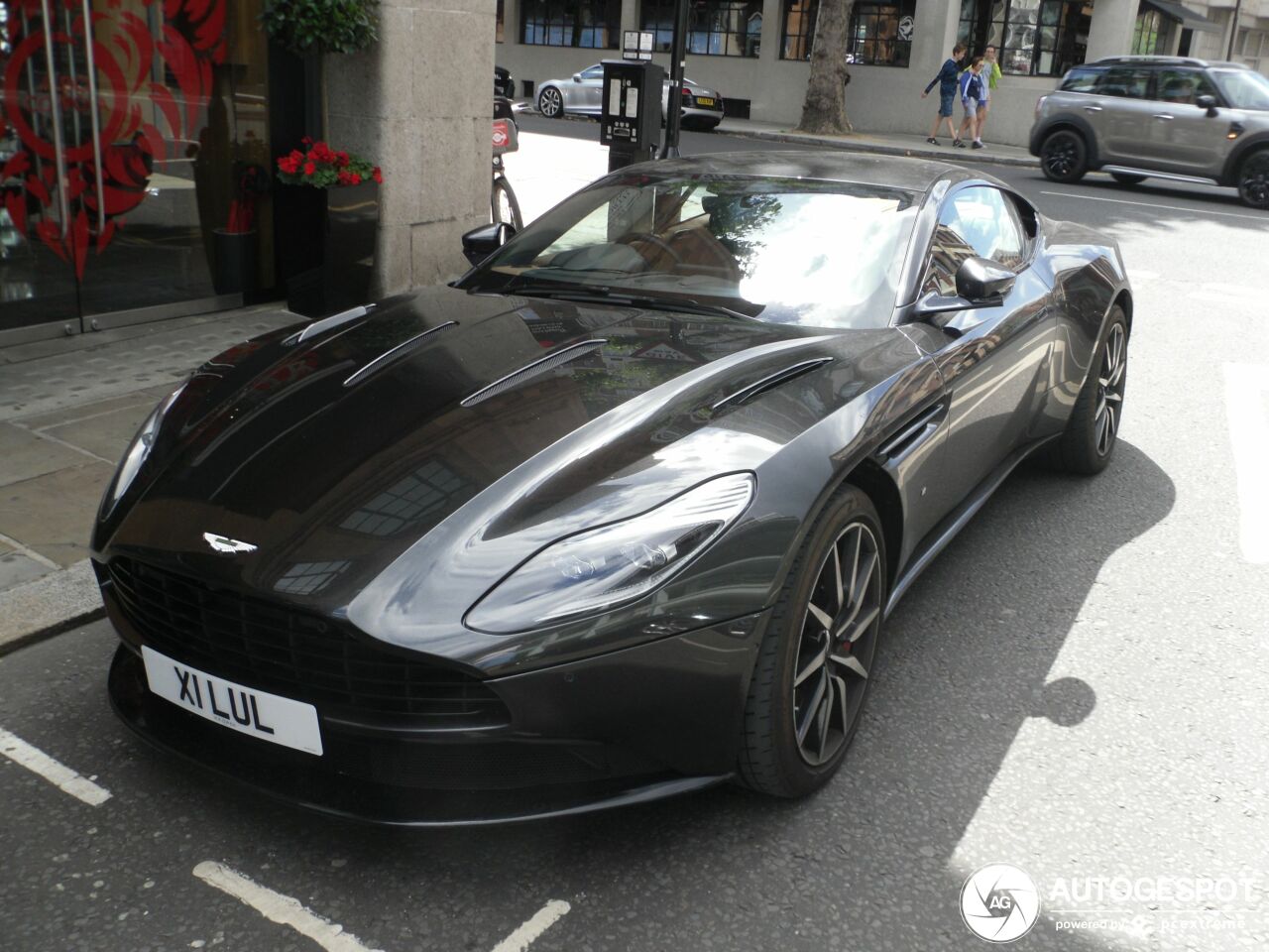 Aston Martin DB11