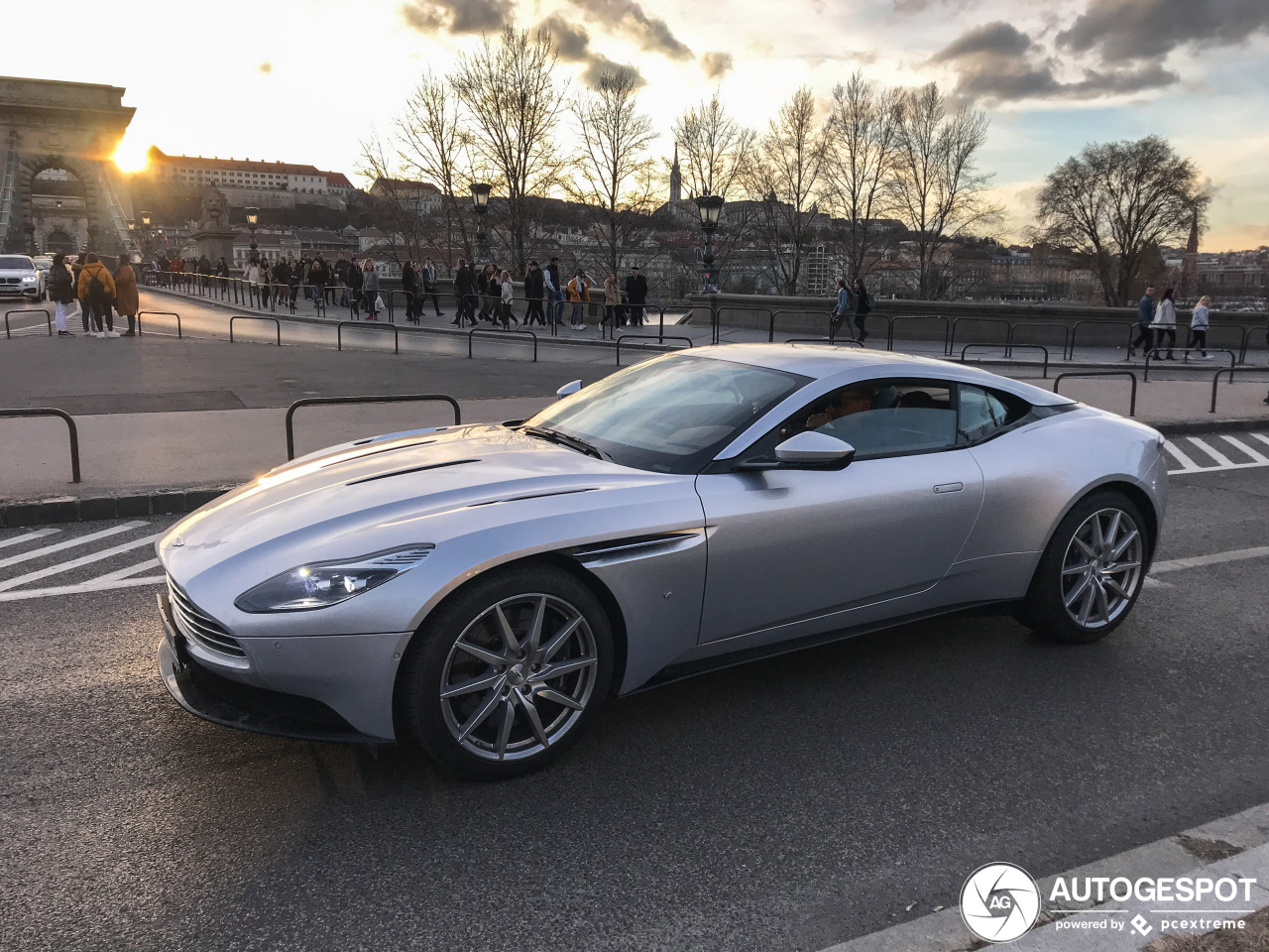 Aston Martin DB11